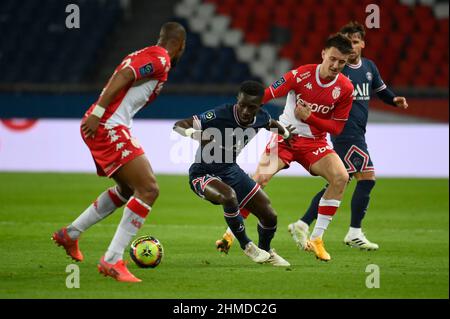 PSG - Monaco Idrissa Gueye durante la partita tra PSG e AS Monaco al Parc des Princes, 12 dicembre 2021. Foto Stock