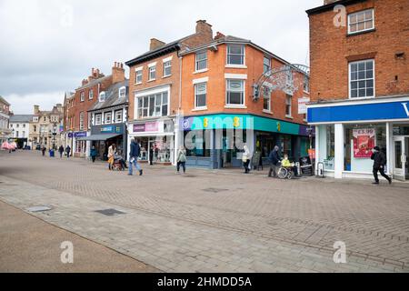 Melton Mowbray, Leicestershire, UK, 9th Febbraio 2022, Melton Mowbray, famoso per i suoi pies di maiale, è stato abbandonato oggi in una giornata grigia e nuvolosa. Forse perché i numeri di Covid sono alti nella zona.Credit: Keith Larby/Alamy Live News Foto Stock