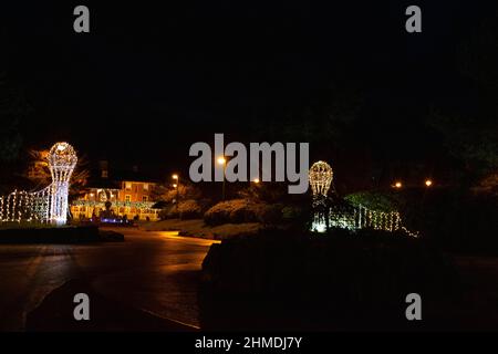 Foto notturne di Alton Towers Hotel a Natale Foto Stock