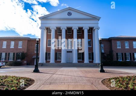 Oxford, Mississippi - 13 gennaio 2021: Famoso edificio della sala Lyceum nel campus di Ole Miss, conosciuto anche come l'Università del Mississippi Foto Stock