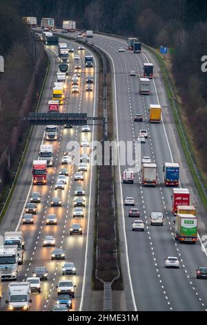 Autobahn A1, bei Gevelsberg, Blick Richtung Südwesten, normale fliessender Verkehr, LKW und PKW, 6 Spuriger Ausbau, NRW, Deutschland, autostrada A1, vicino Foto Stock