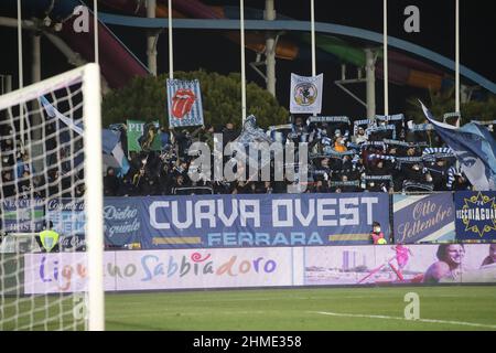 I TIFOSI DELLA SPAL PORDENONE - SPAL CAMPIONATO CALCIO SERIE B 2021-2022 Foto Stock