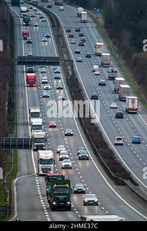 Autobahn A1, bei Gevelsberg, Blick Richtung Südwesten, normale fliessender Verkehr, LKW und PKW, 6 Spuriger Ausbau, NRW, Deutschland, autostrada A1, vicino Foto Stock