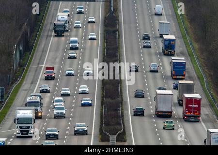 Autobahn A1, bei Gevelsberg, Blick Richtung Südwesten, normale fliessender Verkehr, LKW und PKW, 6 Spuriger Ausbau, NRW, Deutschland, autostrada A1, vicino Foto Stock