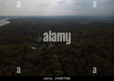 Vista aerea del fiume Pripyat e della foresta circostante da Chernobyl, Ucraina, vicino alla centrale nucleare di Chernobyl. Foto Stock