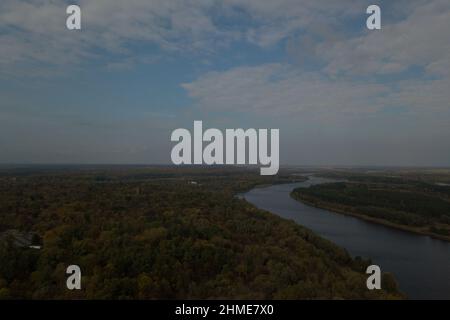 Vista aerea del fiume Pripyat e della foresta circostante da Chernobyl, Ucraina, vicino alla centrale nucleare di Chernobyl. Foto Stock