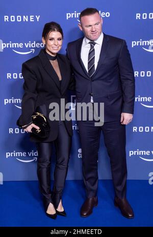 Wayne e Coleen Rooney arrivano per la prima mondiale di Rooney at Home di Amazon prime Video, 2 Tony Wilson Place, Manchester. Data foto: Mercoledì 9 febbraio 2022. Foto Stock