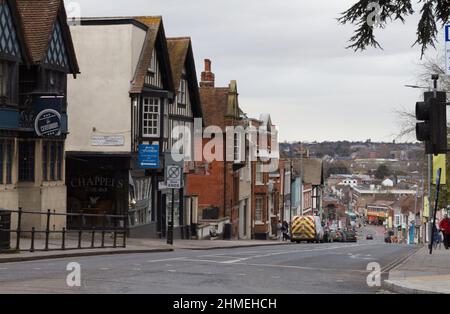 North Hill a Colchester, Essex da High Street guardando giù la collina Foto Stock