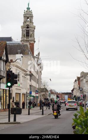 High Street, Colchester, Essex guardando da ovest a est verso il municipio Foto Stock