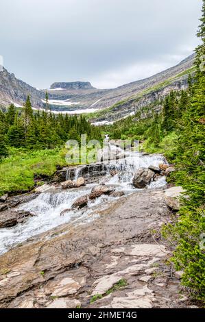 Lunch Creek dalla Going-to-the-Sun Road nel Glacier National Park, Montana, USA. Foto Stock