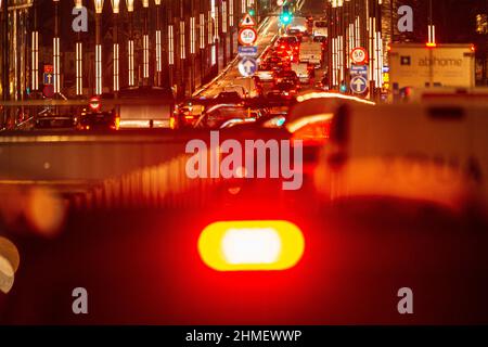 Circolazione routiere a Bruxelles malgre la demande d'effectuer du travail una distanza nonostante il telelavoro un sacco di veicoli entrano a Bruxelles ciascuno Foto Stock