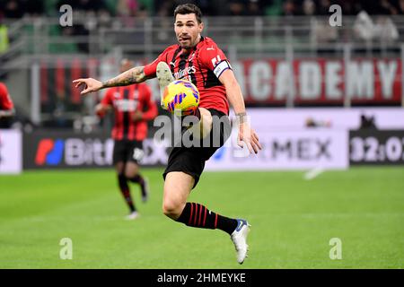 Milano, Italia. 09th Feb 2022. Alessio Romagnoli di AC Milan in azione durante la partita di calcio finale della Coppa Italia tra AC Milan e SS Lazio allo stadio San Siro di Milano (Italia), 9th febbraio 2021. Foto Andrea Staccioli/Insidefoto Credit: Ininsidefoto srl/Alamy Live News Foto Stock