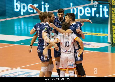 Ravenna, Italia. 09th Feb 2022. Esultazione di Ravenna durante Consar RCM Ravenna vs Kioene Padova, Volleyball Campionato Italiano Serie A Men Superleague a Ravenna, Italia, Febbraio 09 2022 Credit: Independent Photo Agency/Alamy Live News Foto Stock