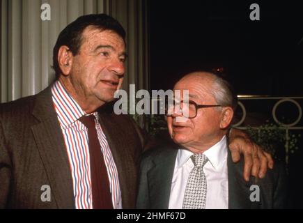 Walter Matthau e Billy Wilder Circa 1980's Credit: Ralph Dominguez/MediaPunch Foto Stock