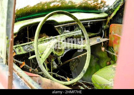 Rottami auto, volante dettaglio, Bastnaes auto cimitero, Vaermland, Svezia Foto Stock