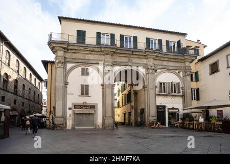 Firenze, Italia. Gennaio 2022. Vista dell'antico arco in piazza San Pier maggiore nel centro della città Foto Stock