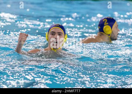 Kragujevac, Serbia, 9th febbraio 2022. Alberto Munarriz Egana di Zodiac Cnab reagisce durante la LEN Champions League Preliminary Group A match tra VK Radnicki e Zodiac Cnab a Kragujevac, Serbia. Febbraio 9, 2022. Credit: Nikola Krstic/Alamy Foto Stock