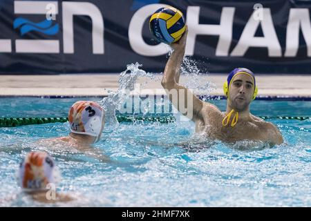 Kragujevac, Serbia, 9th febbraio 2022. Albert Ponferrada Sicart di Zodiac Cnab durante la LEN Champions League Preliminary Group A match between VK Radnicki vs Zodiac Cnab in Kragujevac, Serbia. Febbraio 9, 2022. Credit: Nikola Krstic/Alamy Foto Stock