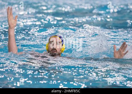 Kragujevac, Serbia, 9th febbraio 2022. Marc Larumbe di Zodiac Cnab reagisce durante la LEN Champions League Preliminary Group A match tra VK Radnicki e Zodiac Cnab a Kragujevac, Serbia. Febbraio 9, 2022. Credit: Nikola Krstic/Alamy Foto Stock