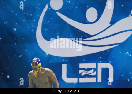 Kragujevac, Serbia, 9th febbraio 2022. Francisco Fernandez Miranda di Zodiac Cnab reagisce durante la LEN Champions League Preliminary Group A match tra VK Radnicki e Zodiac Cnab a Kragujevac, Serbia. Febbraio 9, 2022. Credit: Nikola Krstic/Alamy Foto Stock