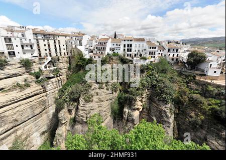 Vista dal Ponte Puente Nuevo, Gola di El Tajo, Ronda, Provincia di Malaga, Andalusia, Spagna Foto Stock