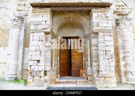 Ingresso, Abbazia di Sant'Antimo, vicino Montalcino, provincia di Siena, Toscana, Italia Foto Stock