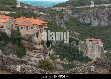 Monastero Meteora Grecia. Splendido panorama estivo. Foto Stock