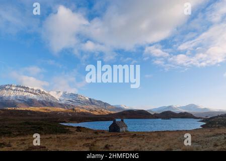 Casetta abbandonata accanto a Loch Stack, Sutherland Foto Stock