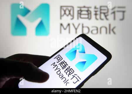 Ucraina. 09th Feb 2022. In questa figura, il logo MyBank viene visualizzato sullo schermo di uno smartphone e di un computer. (Foto di Pavlo Gonchar/SOPA Images/Sipa USA) Credit: Sipa USA/Alamy Live News Foto Stock