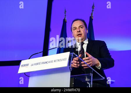 Parigi, Francia. 09th Feb 2021. Membro francese del parlamento e Presidente dell'Unione centristica dei Democratici e dei deputati indipendenti (UDI) Jean-Christophe Lagarde ha tenuto un discorso durante la riunione dei comitati di sostegno del partito Les Republicains (LR), alla Maison de la Chimie, a Parigi, il 9 febbraio 2022. Foto di Victor Joly/ABACAPRESS.COM Credit: Victor Joly/Alamy Live News Foto Stock