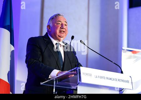 Parigi, Francia. 09th Feb 2021. Il Presidente del Senato francese Gerard Larcher ha tenuto un discorso durante la riunione dei comitati di sostegno del candidato presidenziale del partito Les Republicains (LR), Valerie Pecresse, alla Maison de la Chimie, a Parigi, in Francia, il 9 febbraio 2022. Credit: Victor Joly/Alamy Live News Foto Stock