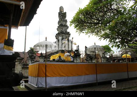 Complesso vuoto di pura Agung Jagatnatha di Denpasar, Bali. Preso nel gennaio 2022. Foto Stock