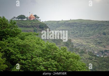 Piccolo tempio indù su Hanuman Tekdi (collina) a Aurangabad stato Maharashtra India Foto Stock