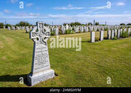 Memoriale agli uffici e agli uomini di HMS Malaya uccisi nella battaglia di Jutland (31st maggio 1916) Lyness Naval Cemetery, Lyness, Isola di Hoy, Orkney, Scozia, REGNO UNITO Foto Stock