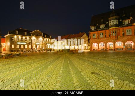 Mercato illuminato di notte, Goslar, Harz, bassa Sassonia, Germania, Europa Foto Stock