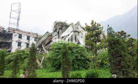 Danni agli edifici dopo il terremoto a Wenchuan, Sichuan, Cina Foto Stock