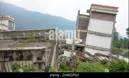 Danni agli edifici dopo il terremoto a Wenchuan, Sichuan, Cina Foto Stock