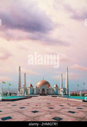 A undici chilometri ad ovest di Ashgabat si trova la moschea più grande dell'Asia centrale e la moschea principale del Turkmenistan la moschea Turkmenbashi Ruhy Foto Stock
