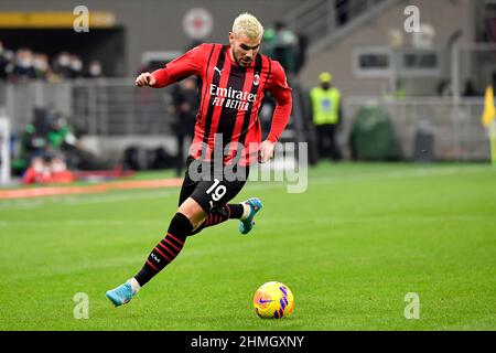 Milano, Italia. 09th Feb 2022. Theo Hernandez di AC Milan in azione durante la partita di calcio finale della Coppa Italia tra AC Milan e SS Lazio allo stadio San Siro di Milano (Italia), 9th febbraio 2021. Foto Andrea Staccioli/Insidefoto Credit: Ininsidefoto srl/Alamy Live News Foto Stock