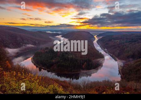 Al mattino vi aspetta il punto panoramico Cloef con Saarschleife, Mettlach, Saarland, Germania Foto Stock