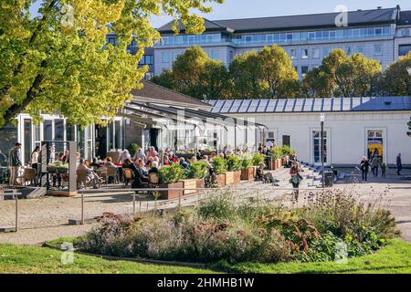 Terrazza ristorante nel parco Elisengarten di fronte alla città vecchia, Aachen, Renania settentrionale-Vestfalia, Germania Foto Stock