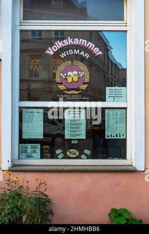 'Volkskammer' pub a Wismar Foto Stock