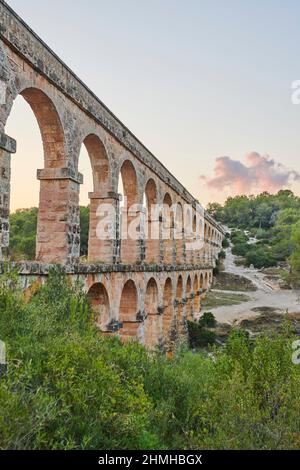 Vecchio acquedotto romano, Aqüeducte de les Ferreres, Ponte del Diavolo, Pont del Diable, Catalogna, Spagna Foto Stock