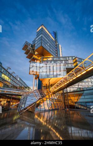 L'edificio Nord LB di Hannover, Germania di notte Foto Stock