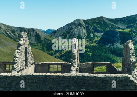 Linea Maginot, caserma al col de la Bonette Foto Stock