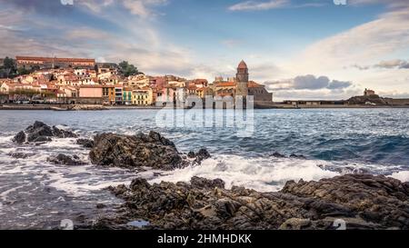 ANSA de la Baleta a Collioure. La chiesa di Notre Dame des Anges fu costruita in stile gotico meridionale alla fine del 17th secolo. Monumento historique. Foto Stock