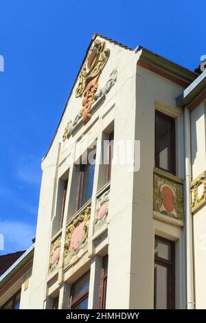 Tetto decorato, vecchio edificio residenziale, Bremerhaven-Lehe, Bremerhaven, Brema, Germania, Europa Foto Stock