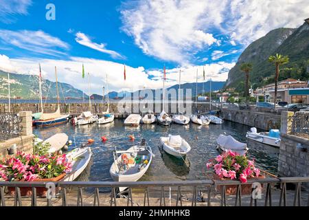 Città di Menaggio sul lago di Como vista dei fiori, Lombardia regione d'Italia Foto Stock