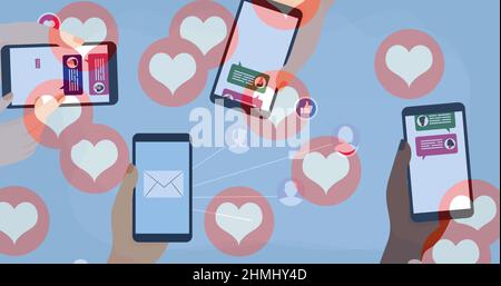 Icone multiple del cuore che si appoggiano alle mani utilizzando gli smartphone su sfondo blu Foto Stock