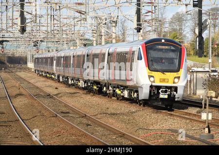 Bombardier Greater Anglia Aventra 5-Car Classe 720 unità multiple elettriche in prossimità di Lichfield Trent Valley su test di accumulo miglia in esecuzione 10/02/22 Foto Stock